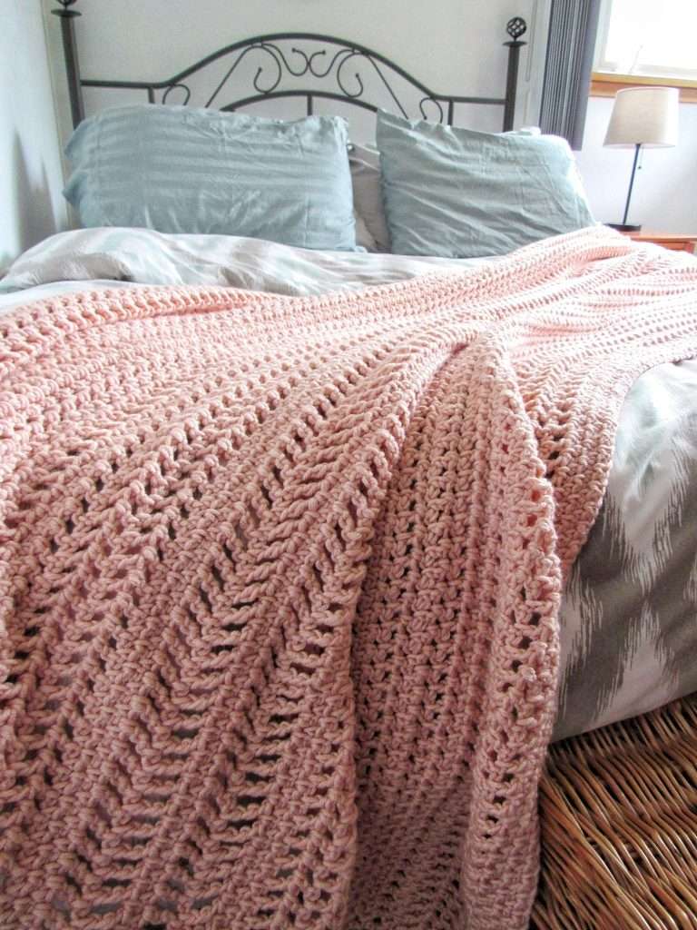 Pink Bulky Easy Beginner Textured Crochet Blanket