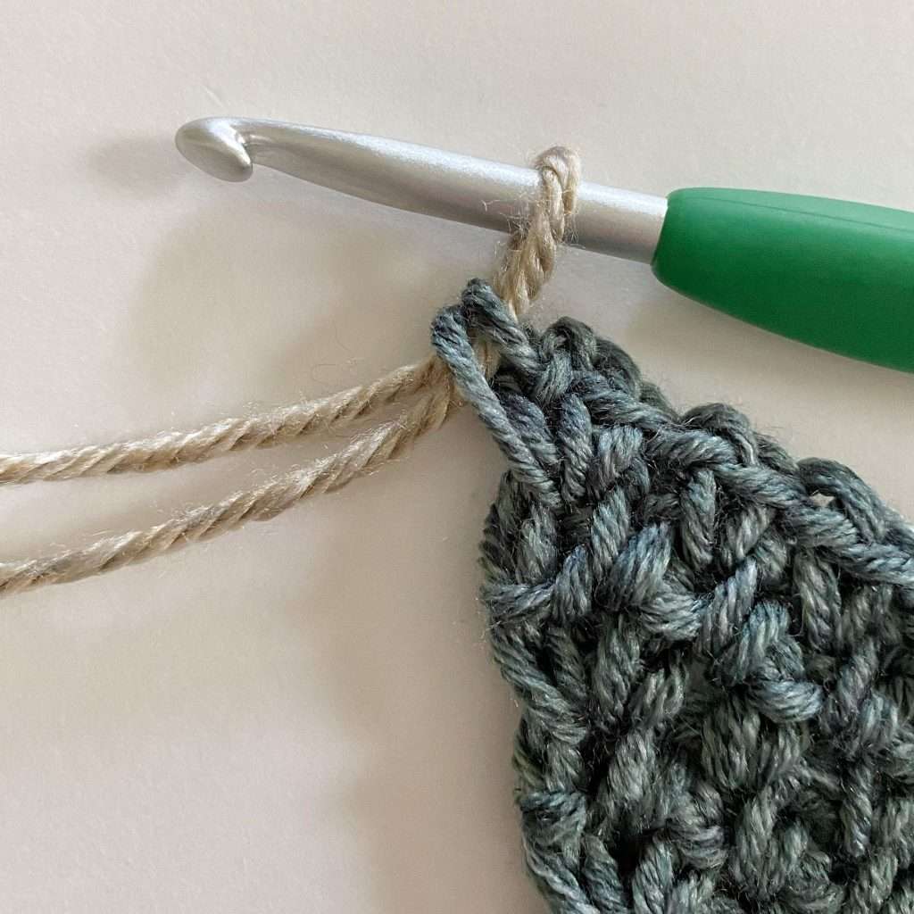 How to Seamlessly Change Colour in Crochet