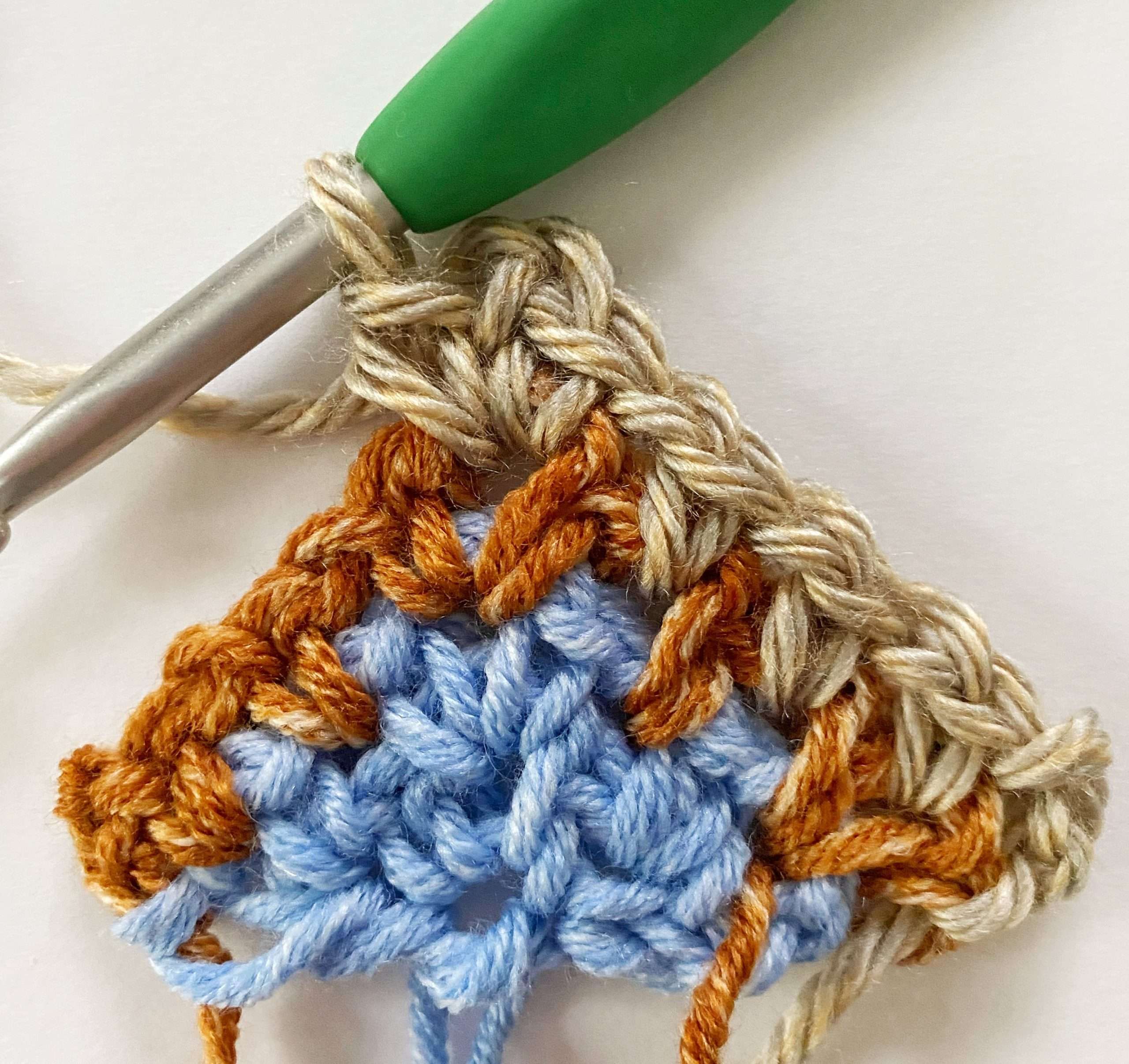 Moss Stitch Crochet Triangle Tutorial with a Video