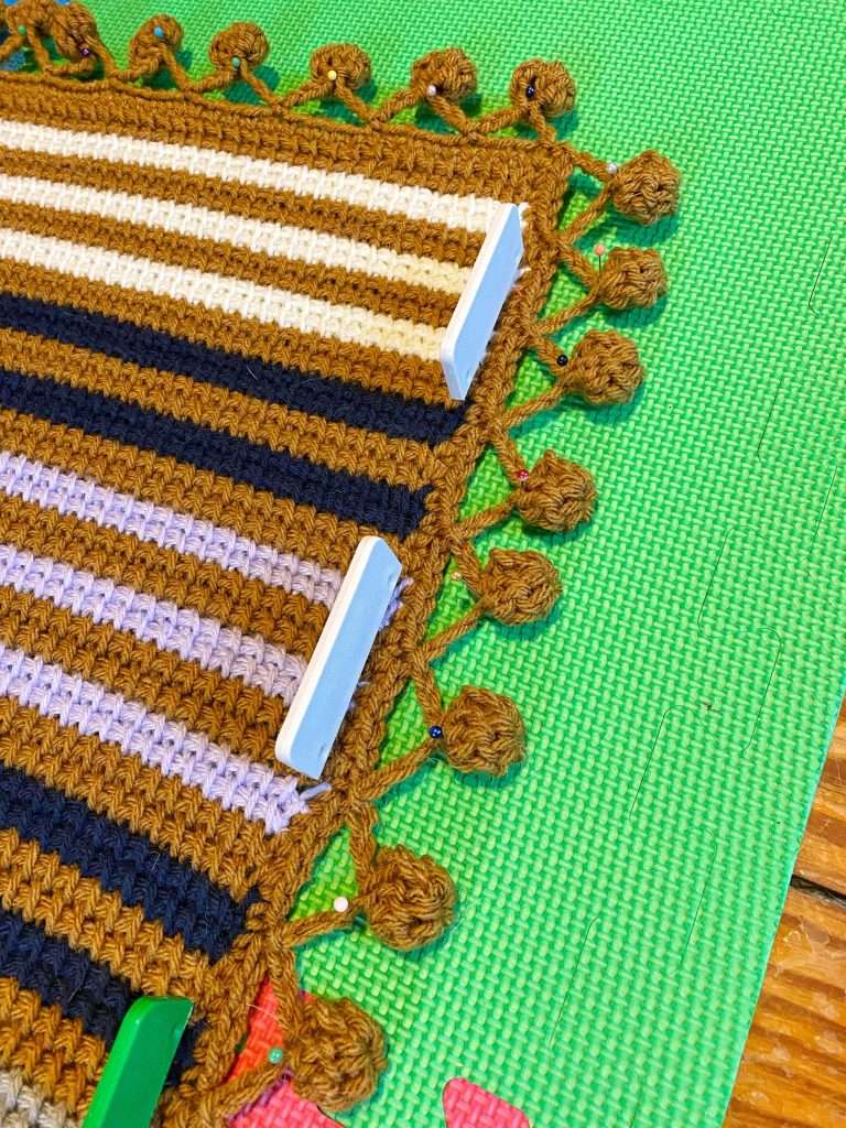 How to Block a Pom Pom Border
