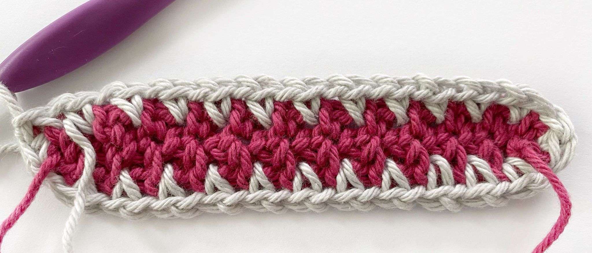 Rnd 2 of this easy crochet moss stitch potholder pattern