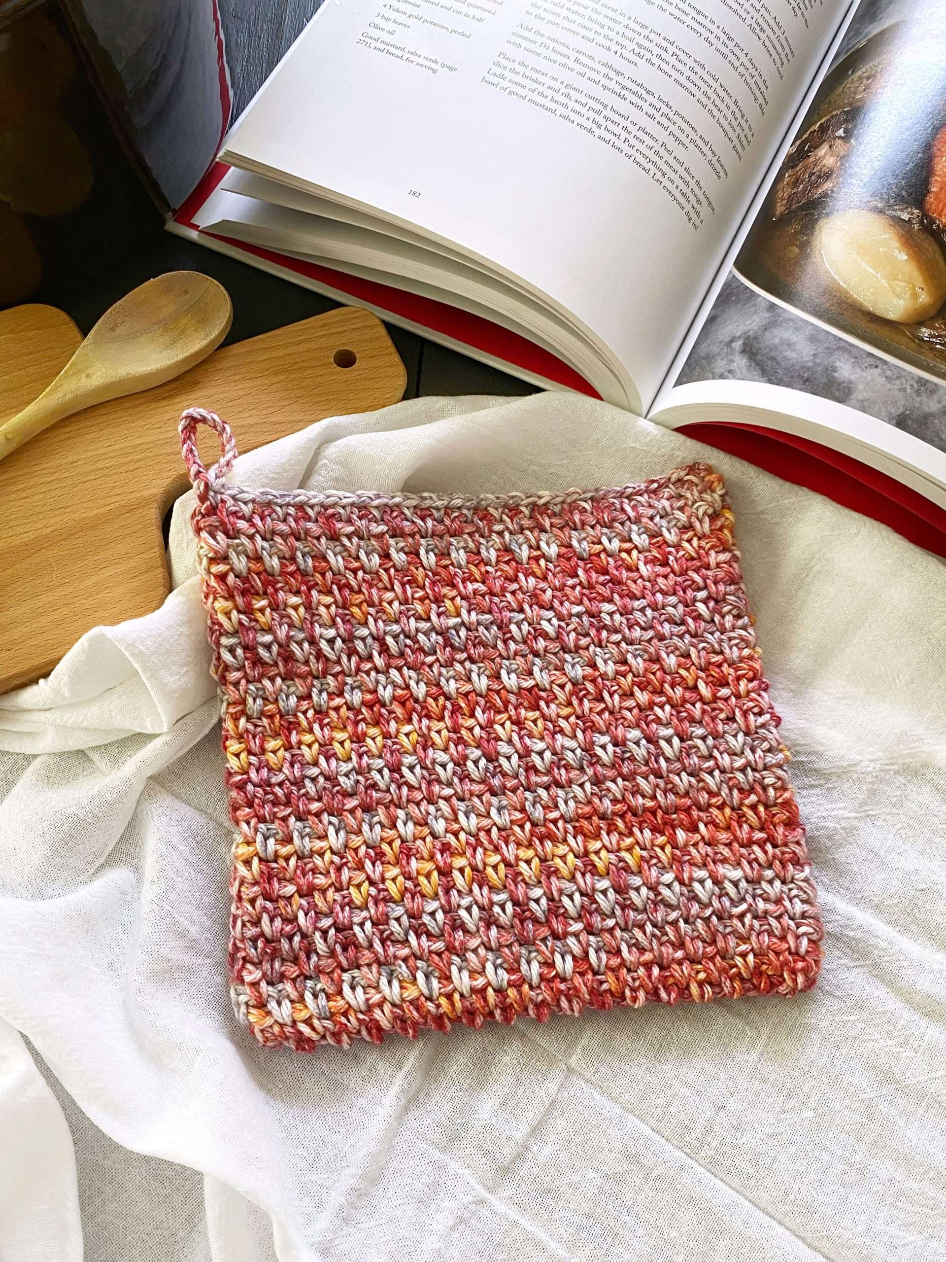 How to Crochet a Moss Stitch Crochet Potholder in the Round