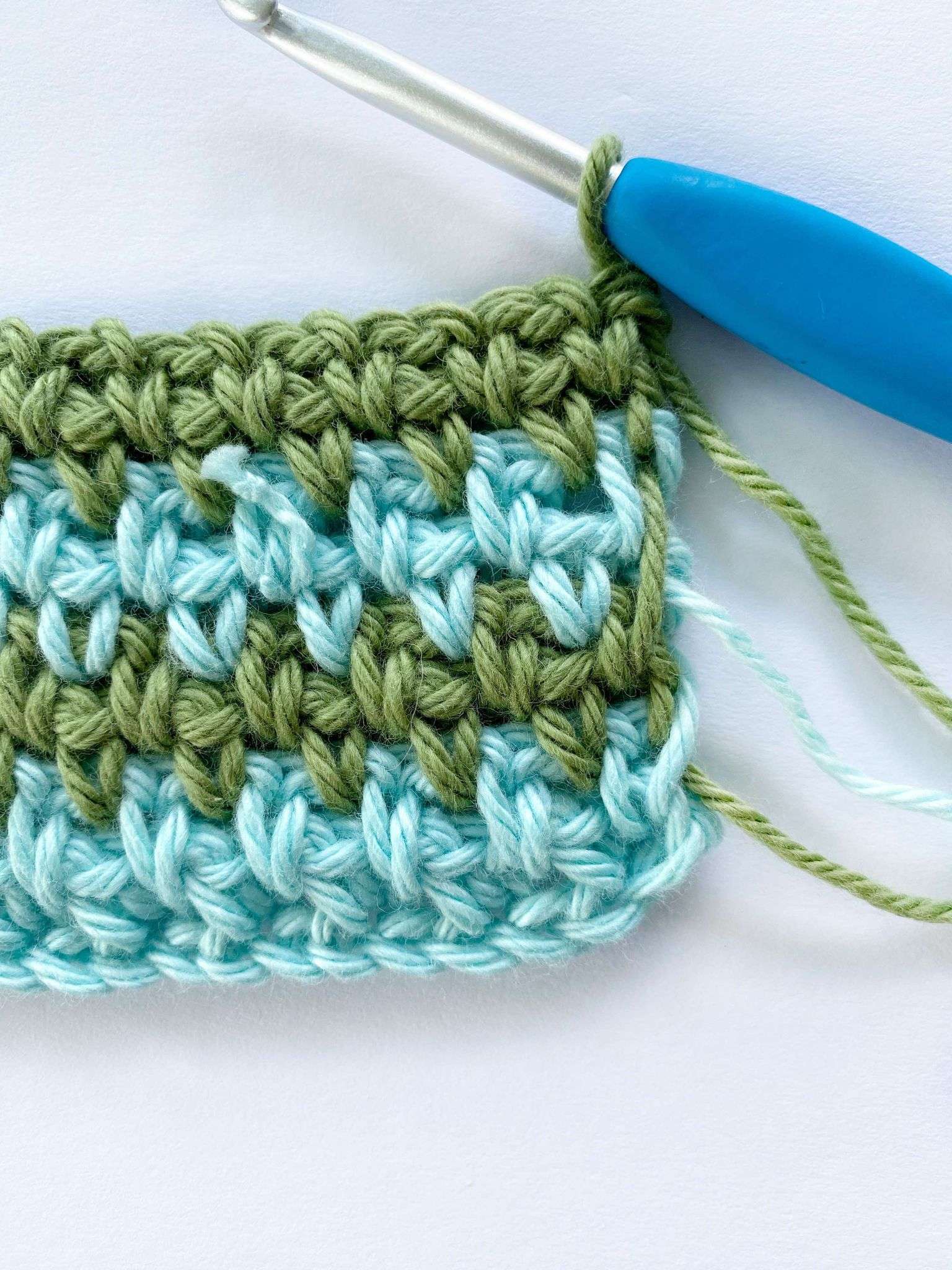 Change Colour Every Two Rows to Minimize the Number of Ends You Need to Weave in