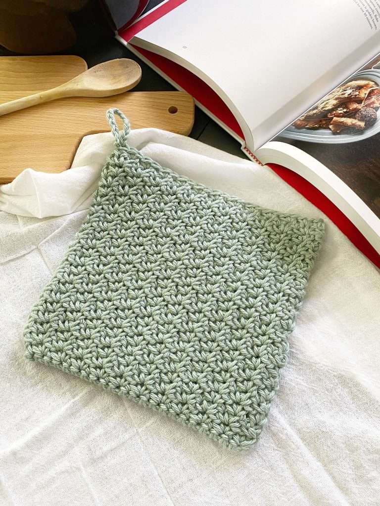 Light Green Lacy Crochet Potholder Pattern in the Round