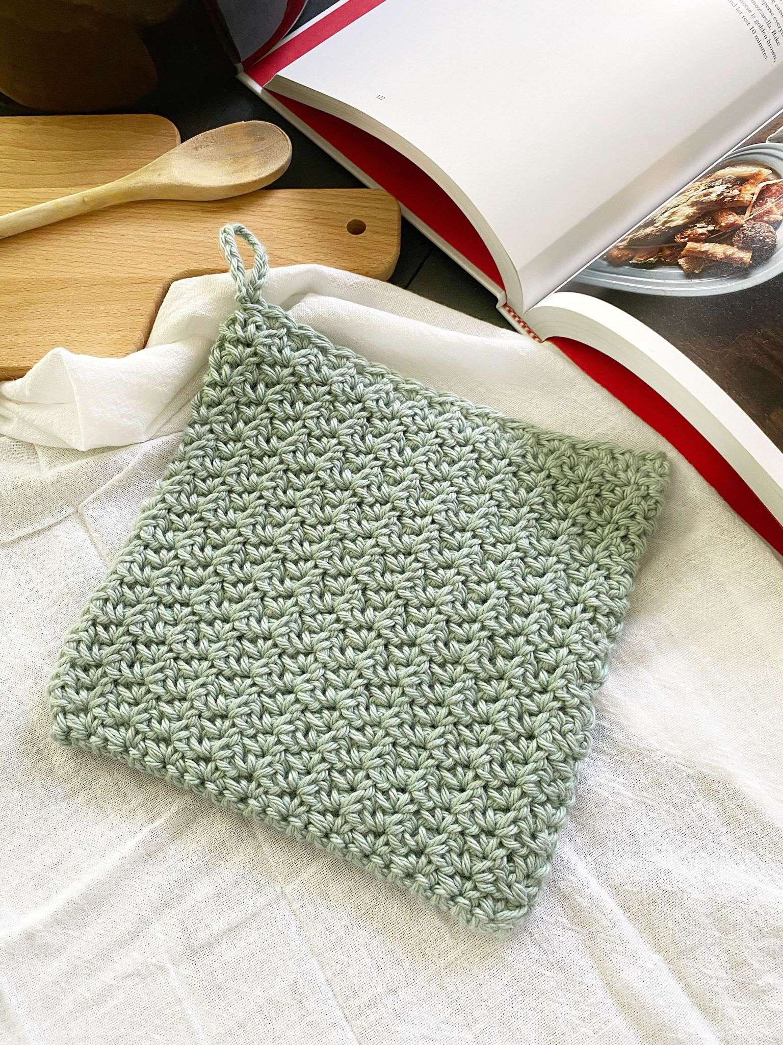 Light Green Lacy Crochet Potholder Pattern in the Round