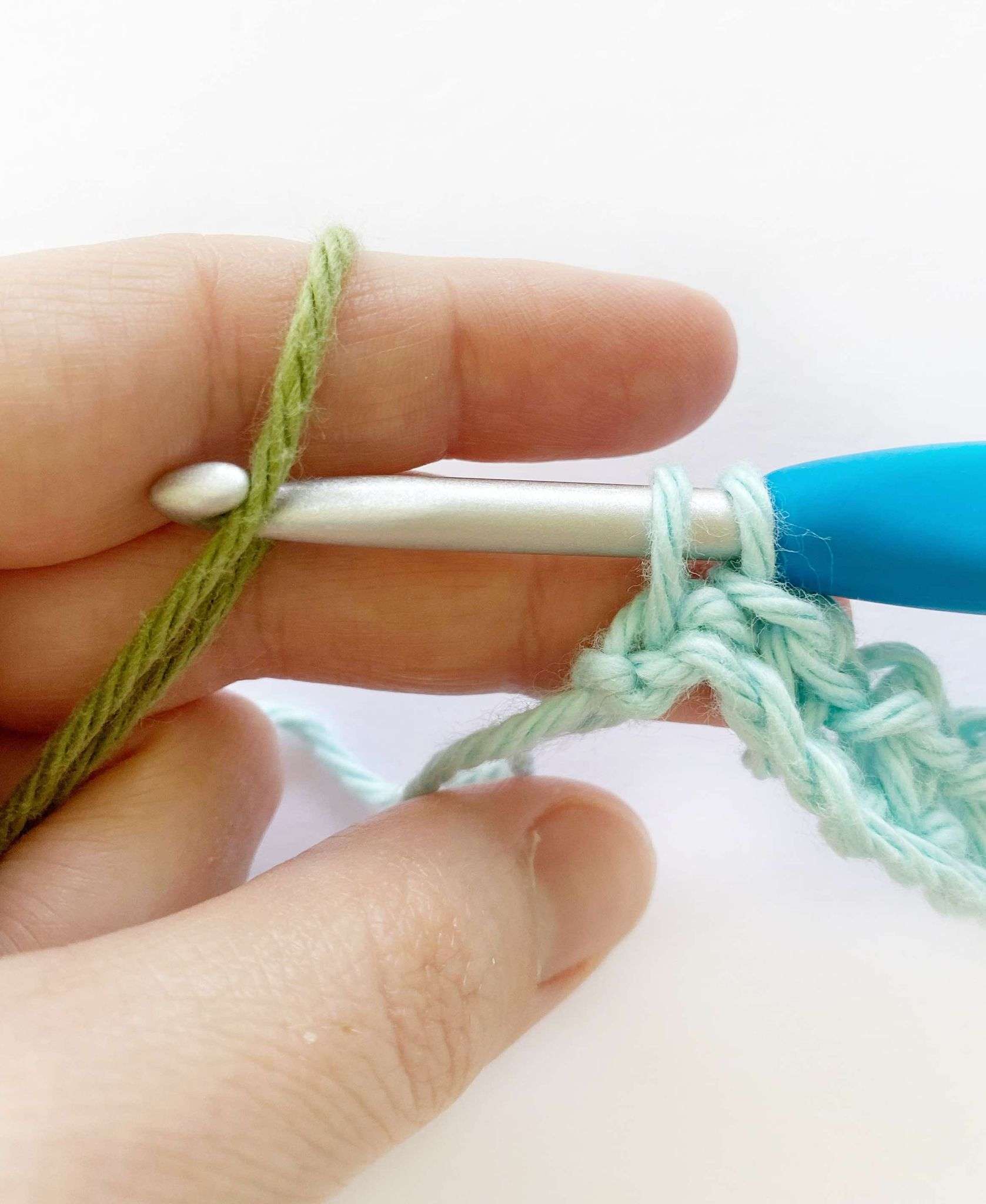 How to Change Colour when crocheting the Moss Stitch