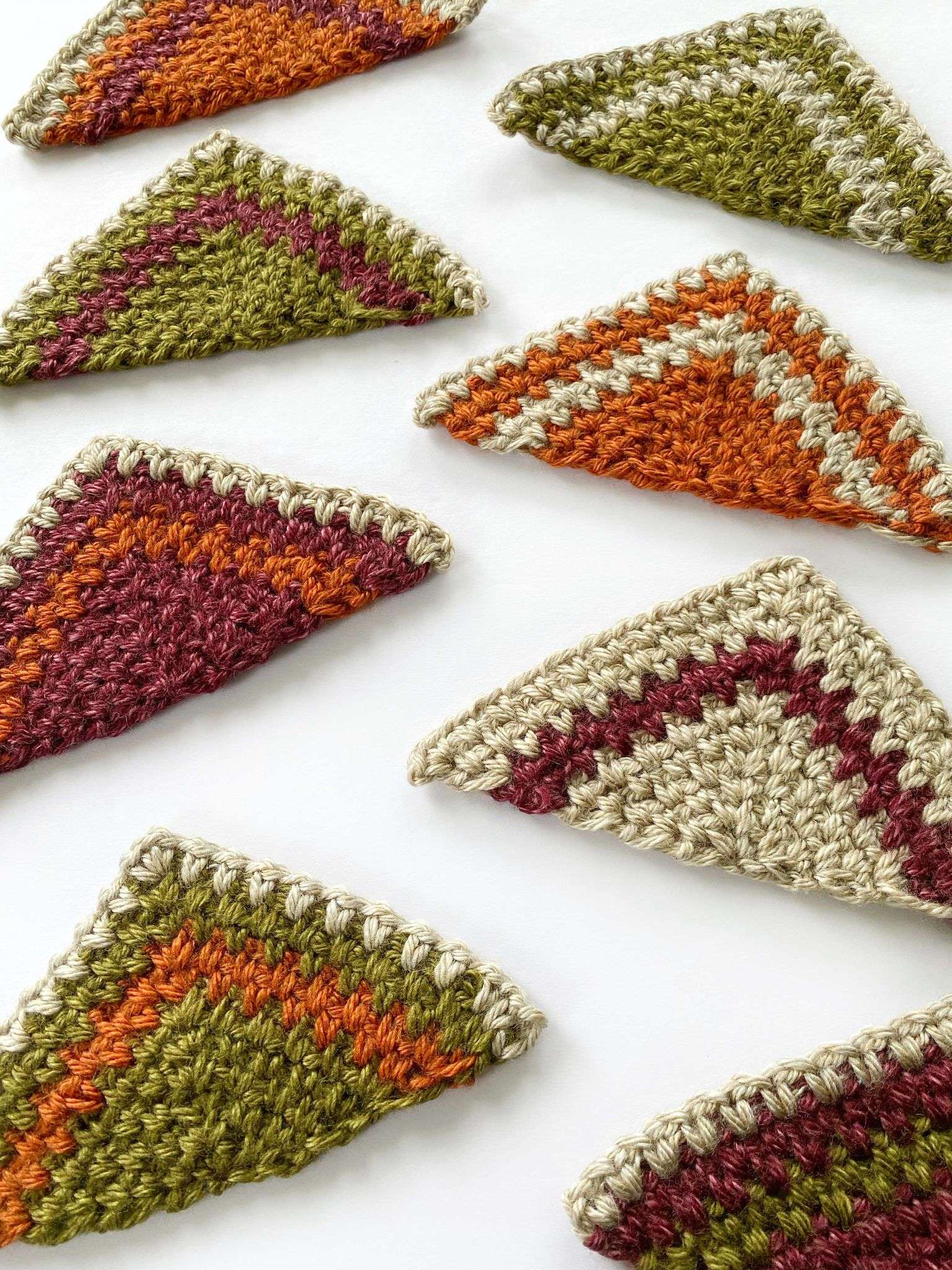 Striped Moss Stitch Triangle Pattern