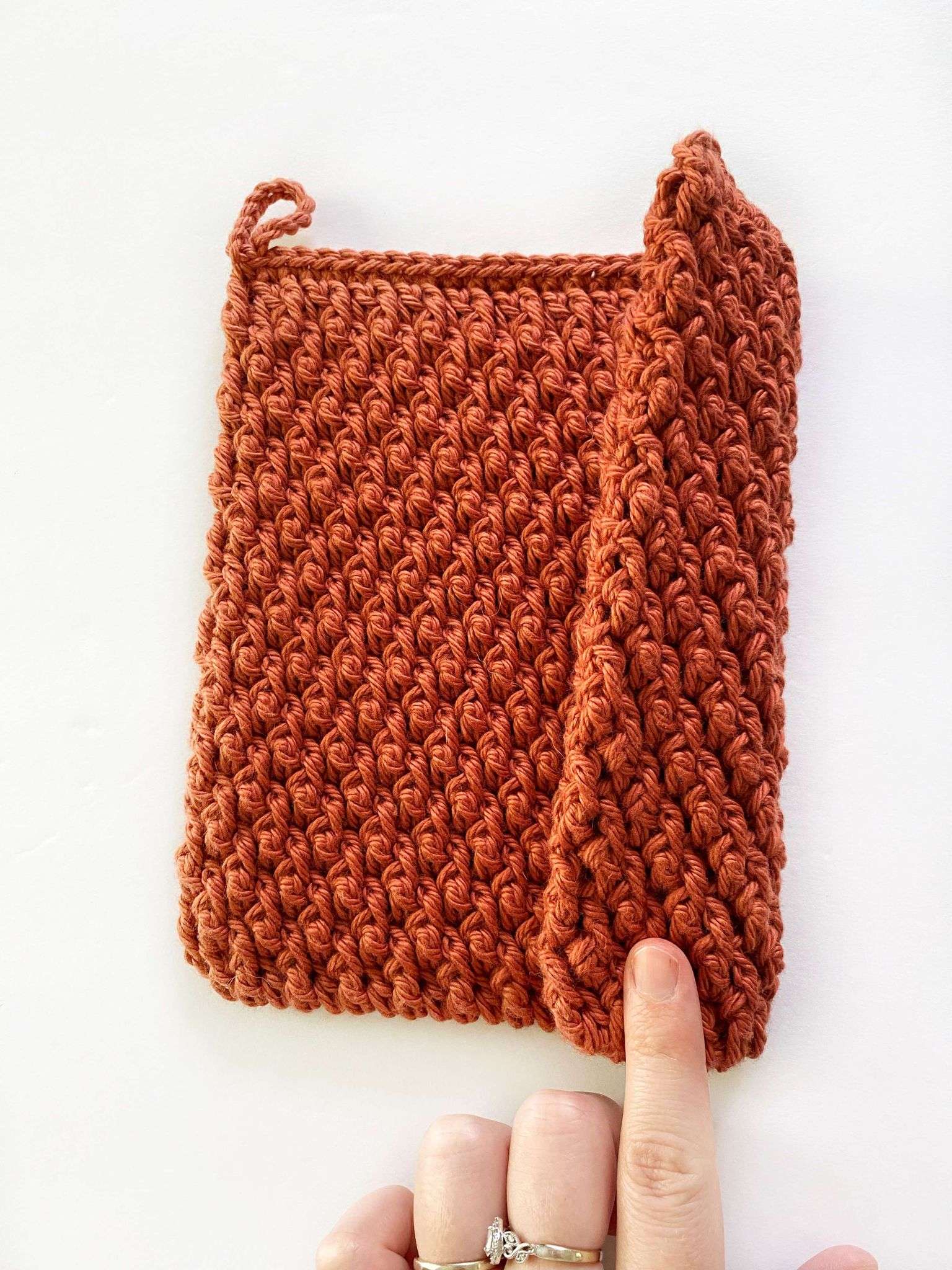 Side Seam of the Alpine Stitch Crochet Potholder