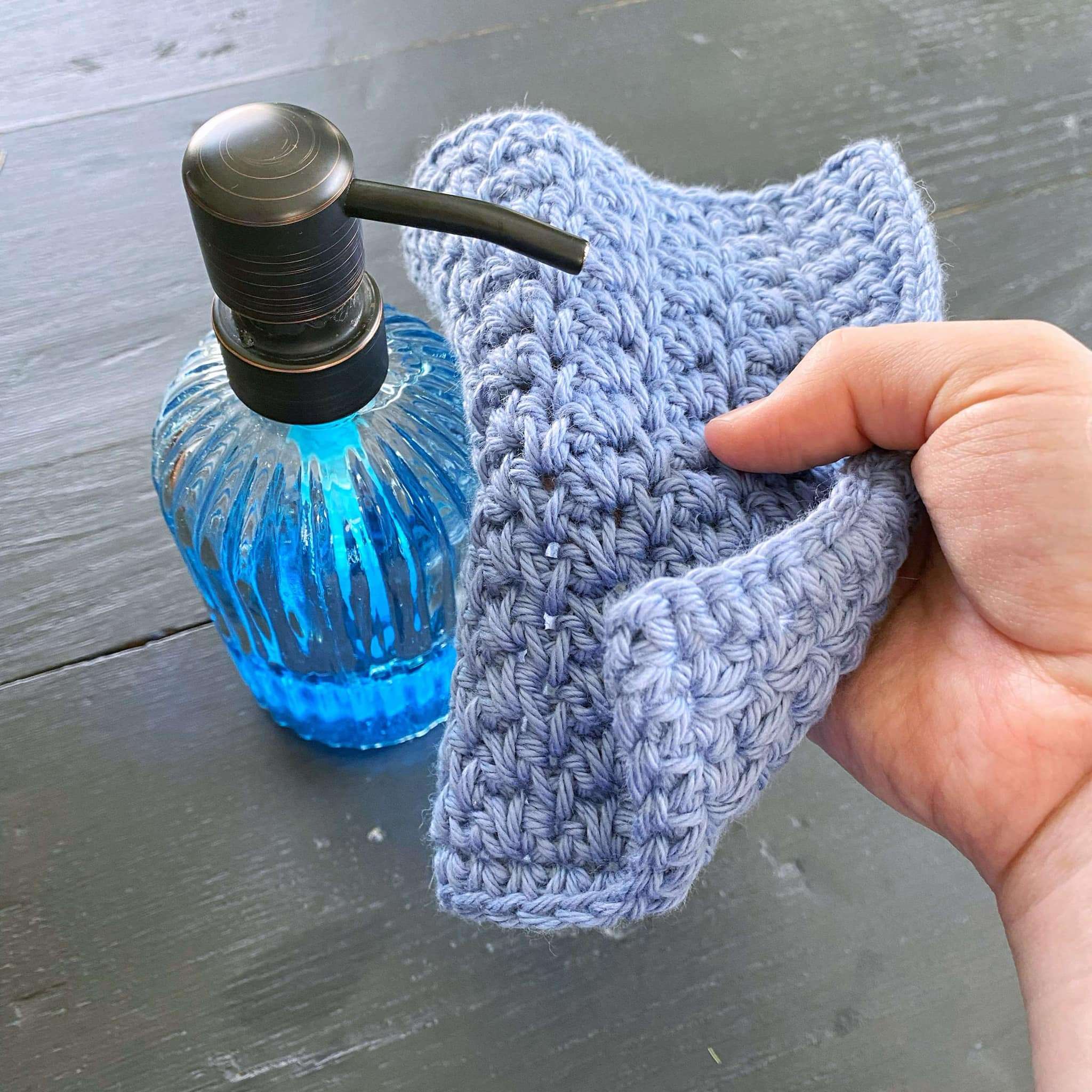 How to Crochet a Simple Textured Washcloth using the Alternating spike stitch