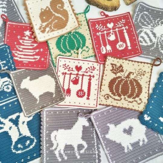 Farmhouse Tapestry Crochet Potholders by Raffamusa Designs